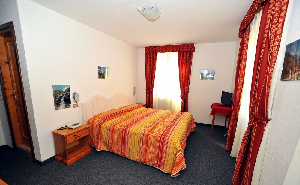 Hotel Capitani Бормио Экстерьер фото