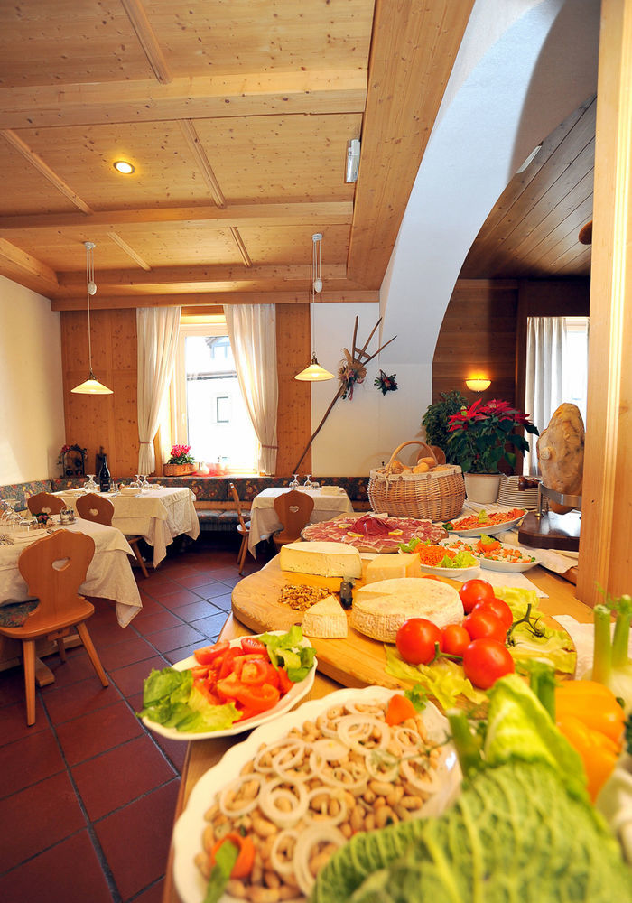 Hotel Capitani Бормио Экстерьер фото