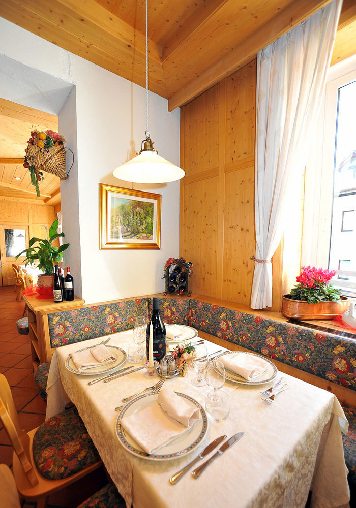 Hotel Capitani Бормио Экстерьер фото