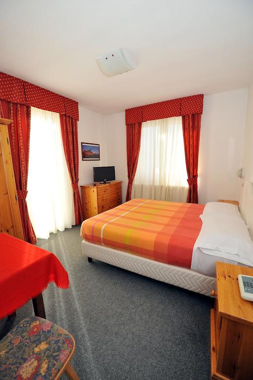 Hotel Capitani Бормио Экстерьер фото